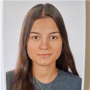 Profesora de clases particulares con experiencia de tres años en las materias de Lengua y Matemáticas. Estudio Magisterio Primaria